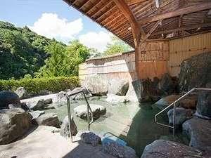 【露天風呂】情緒ある岩風呂