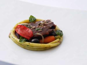 牛ホホ肉の南フランス風煮込み