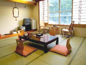 街側15畳の和室一例