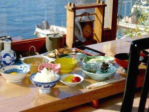 朝のきらきらした海を眺めながら食べる朝食♪（一例）