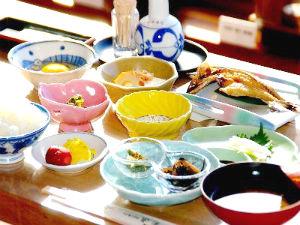 朝は、ほかほかの朝食をお召し上がりください♪