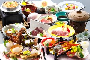 伊勢海老の姿造りや黒毛和牛を味わう