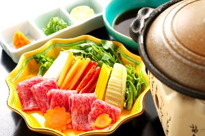 「陶板仕立て」神戸牛焼きしゃぶ、旬野菜添え、薬味一式、旨味ポン酢