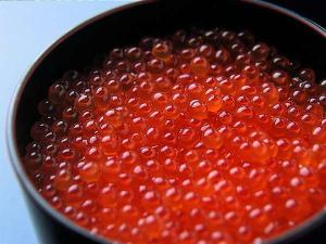 イクラご飯　ちょっと贅沢コースとおまかせコースの朝食