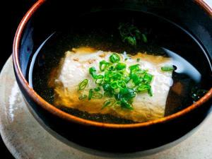 ヘラガニと美国のお豆腐を使ったスープ（６～８月）