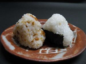焼きウニのおにぎりと一夜漬けの塩ウニのおにぎり