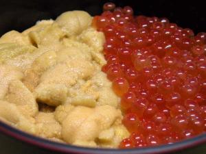 生ウニ・イクラ半々丼