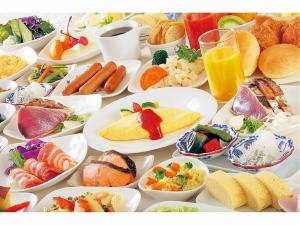 朝食は約50種類の和洋バイキング。早朝6：00よりOPEN致します。
