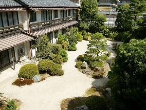 館内にある庭園のひとつです。一部の客室からは直接こちらのお庭に出ることが出来ます。