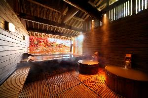 離れ露天風呂　権左衛門の湯　入浴時間：6:00～10:00　15:00～23:00　（秋）