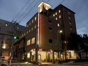 大浴場・サウナ・宴会場を有する、福島駅東口のデザイナーズホテル。