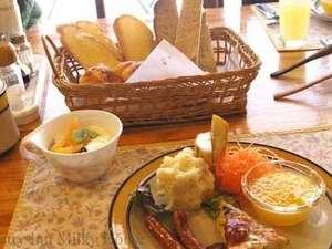 ホームメイドパンも朝の食卓を賑わす