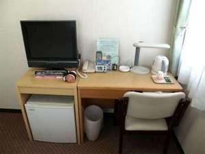 作業のしやすい広めの机です