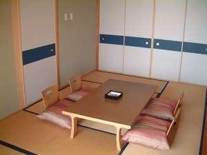 和洋室でゆっくり寛げるオーシャンスィートルーム（約80平米）