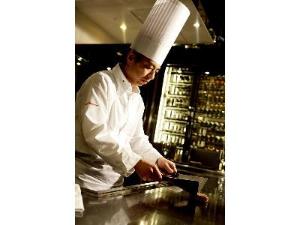 鉄板焼　凛庭。上質な空間と絶妙のタイミングで焼き上がる料理は絶品です