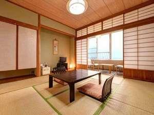 和室（客室一例）　全室オーシャンビュー。畳の香りがほのかに薫るお部屋でのんびりとお過ごし下さい。.jpg