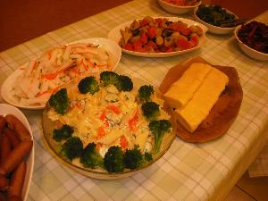 手作りサラダ・大根野菜の酢の物・野菜の炊き合わせ　お召し上がり下さい♪
