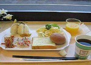 焼きたてのパンと、農家から直入荷！のお米で作ったおにぎりも全て無料です☆