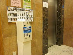 VODカード販売機はエレベーターの横です【有料】