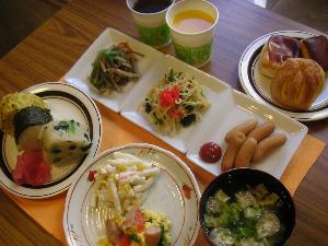 朝食は無料サービスです