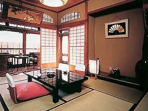 天城の山懐に包まれて海の香を聞く（和室）