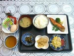 朝食(和食)納豆やのりもついてご飯のお代わりもできます
