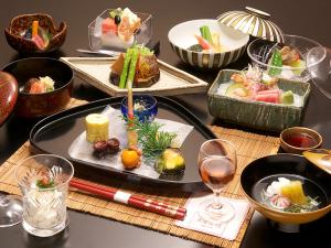 特別室（15畳+6畳二間続きのお部屋）プランのご夕食となります。素材にこだわりひとつひとつ丁寧に作りあげました。※イメージ写真