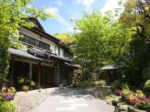 日本の伝統、数寄屋造りの純和風旅館