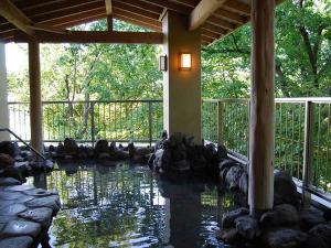 雄大な網走湖を一望できる『呼び人の湯』。旅情、豊かな網走の景色と温泉につかり旅の疲れをおとり下さい。