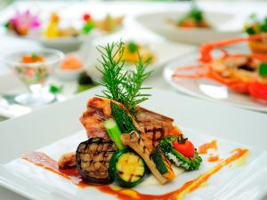 【ファインダイニング】県産食材や自家菜園の旬の野菜など、沖縄の豊かな恵みでもてなします。