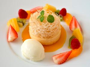 【ファインダイニング】季節のフルーツや県産素材を使用した色鮮やかなスイーツ