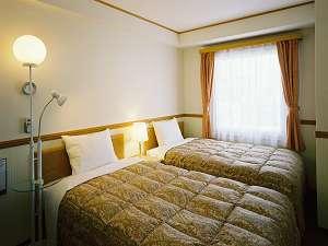 14.58平米のツインルームには幅110cmのベッドがあり、カップルや親子での利用にオススメ♪