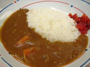 無料サービスの夕食カレーサービス　祝日を除く月曜日～木曜日　ＰＭ7：30～9：00　（ただし、無くなり次第終了となります）自慢の美味しさ！！ 是非お召し上がり下さい。