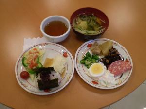 無料朝食（メニューは日毎に変わります）