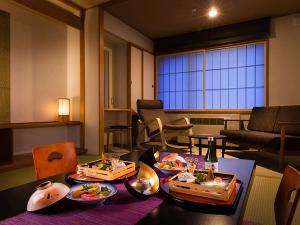 デザイナーによる快適な空間を演出！景色を楽しむ渓谷側