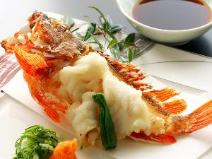 ２０１４星月夜会席　強肴「土佐の地魚姿揚げ」ガシラの姿揚げ、青唐、レモン、薬味、チリ酢