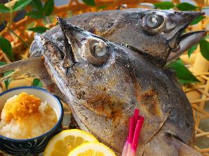 頭を丸ごと豪快に焼いた‥【鰹ビンタ焼き】身は柔らかくで絶品です！！！