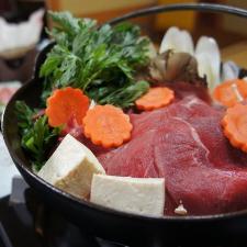 丹沢大山の名物豪華イノシシ鍋で体も心もぽっかぽかになること間違いなし。