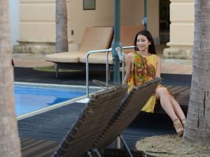 ガーデンプールサイドで爽やかな風を感じるひととき