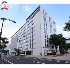 白い１０階建ての建物がリッチモンドホテル福島駅前でございます。