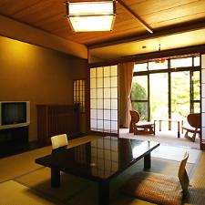 純和風の客室は定員5名様でもゆったり
