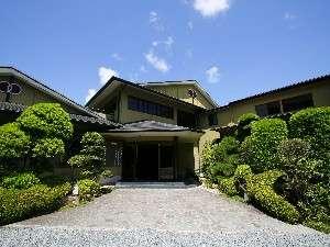 青空と新緑と河内屋