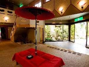 明るい雰囲気の玄関ロビー