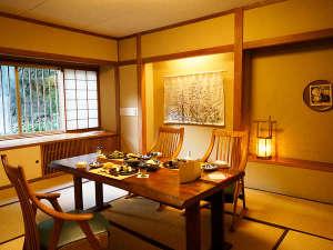お部屋と同様に それぞれ個性のあるお食事処。  ご家族・ご友人とごゆっくり 奥信濃・野沢温泉の四季の味わいを お楽しみください。