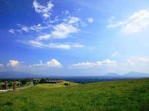 大草原の中にひっそりと建っています