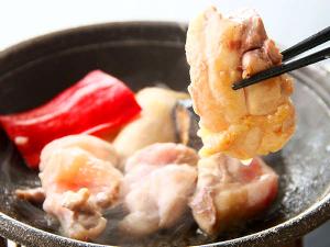 焼　物　陶板焼き／大川村産はちきん地鶏、ぺコロス、茄子、赤ピーマン