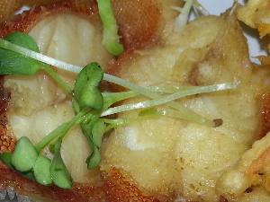 夕食　アーディンニーバイ（ハタの仲間）のから揚げ　白身の淡白な味わいです