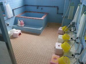 女性用のお風呂　こちらもかなり広めのお風呂です