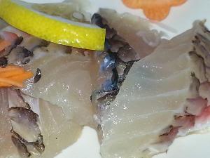 イラブチャー（ブダイ）のお刺身。白身の淡白な味わいです。酢醤油でどうぞ。