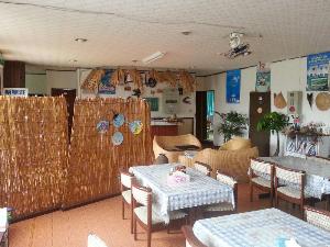 葦簀の衝立が南の島らしい雰囲気を醸し出しています。とてもアジアンチックな民宿　明星荘